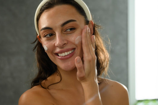 Glow on-the-Go: Skincare Tips for the Holiday Hustle